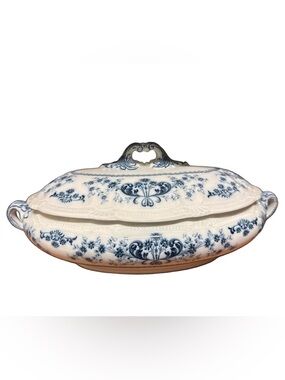 Booths England daisy tureen - blue and white